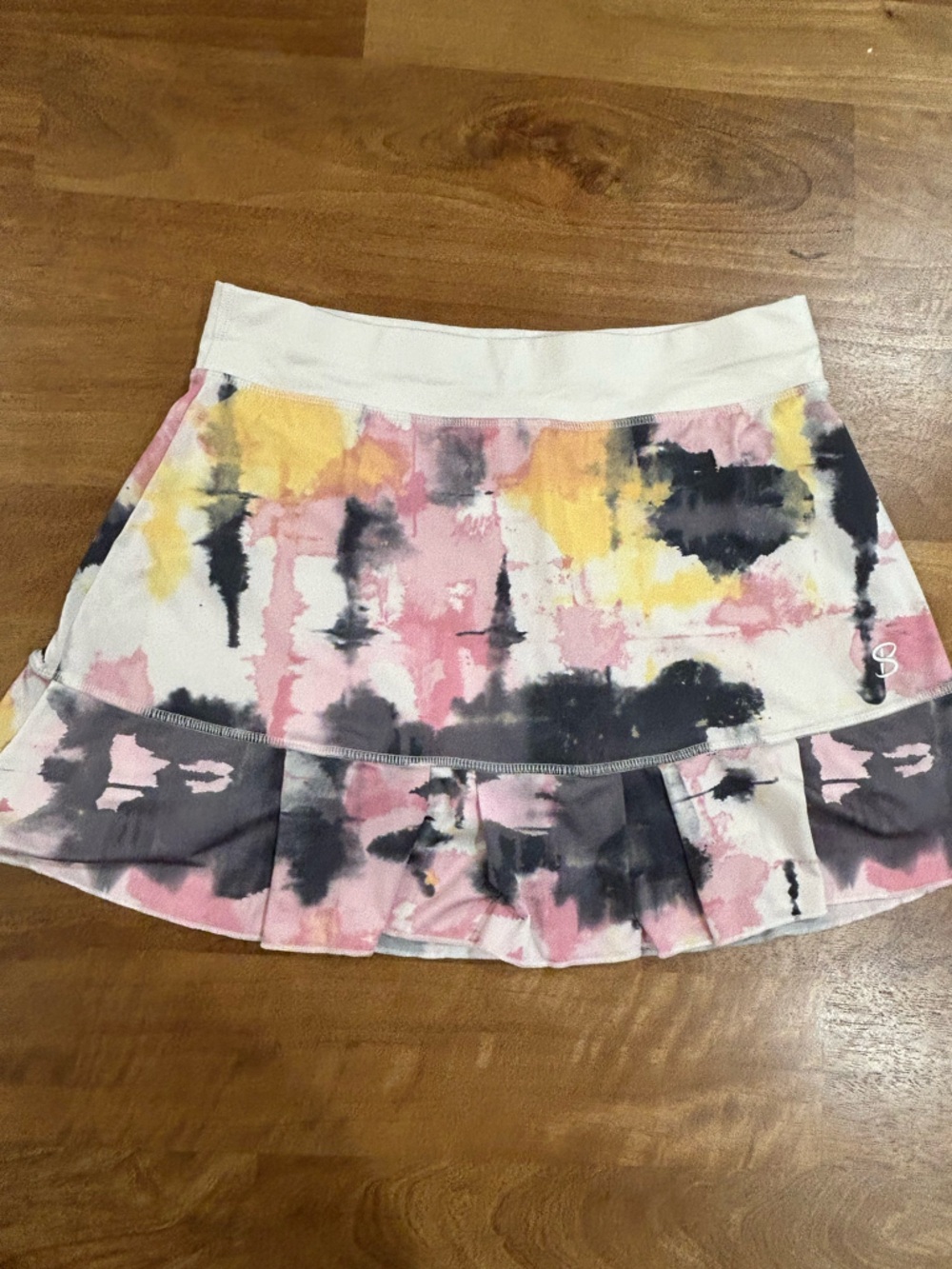 Sofibella Active Skirt with Built-In Shorts - White, Pink, Yellow & Black Size S